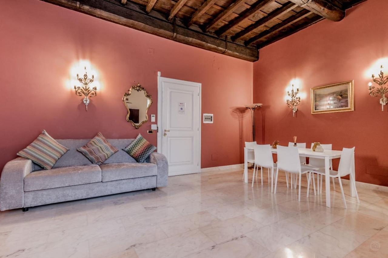 Apt Rome - Pietra Luaran gambar